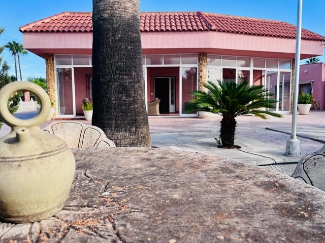 Chalet de 4 habitaciones en Matola, Elche / Elx en venta con piscina garaje - 550.000 € (Ref: 10062152)