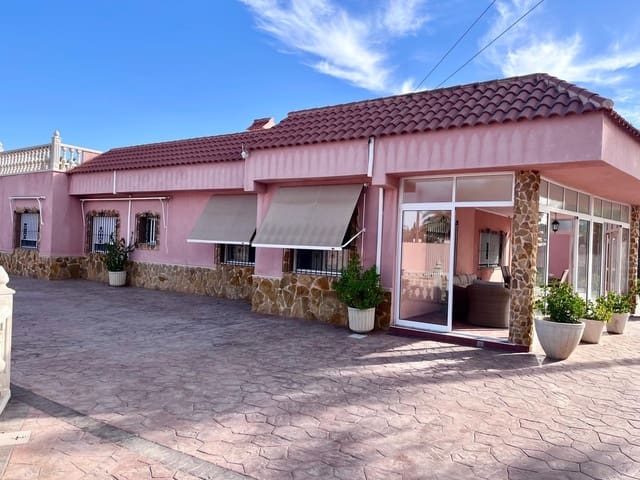 Chalet de 4 habitaciones en Matola, Elche / Elx en venta con piscina garaje - 550.000 € (Ref: 10062152)