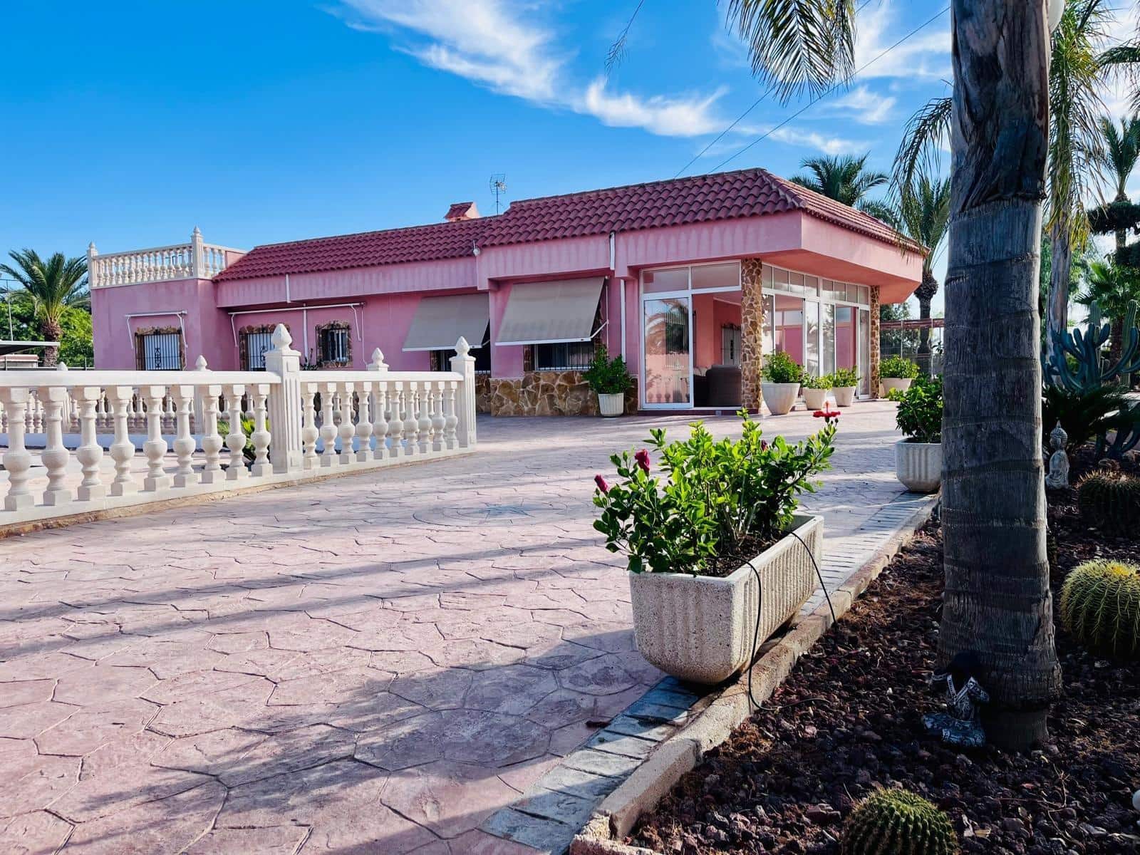 Chalet de 4 habitaciones en Matola en venta con piscina garaje - 550.000 € (Ref: 10062152)