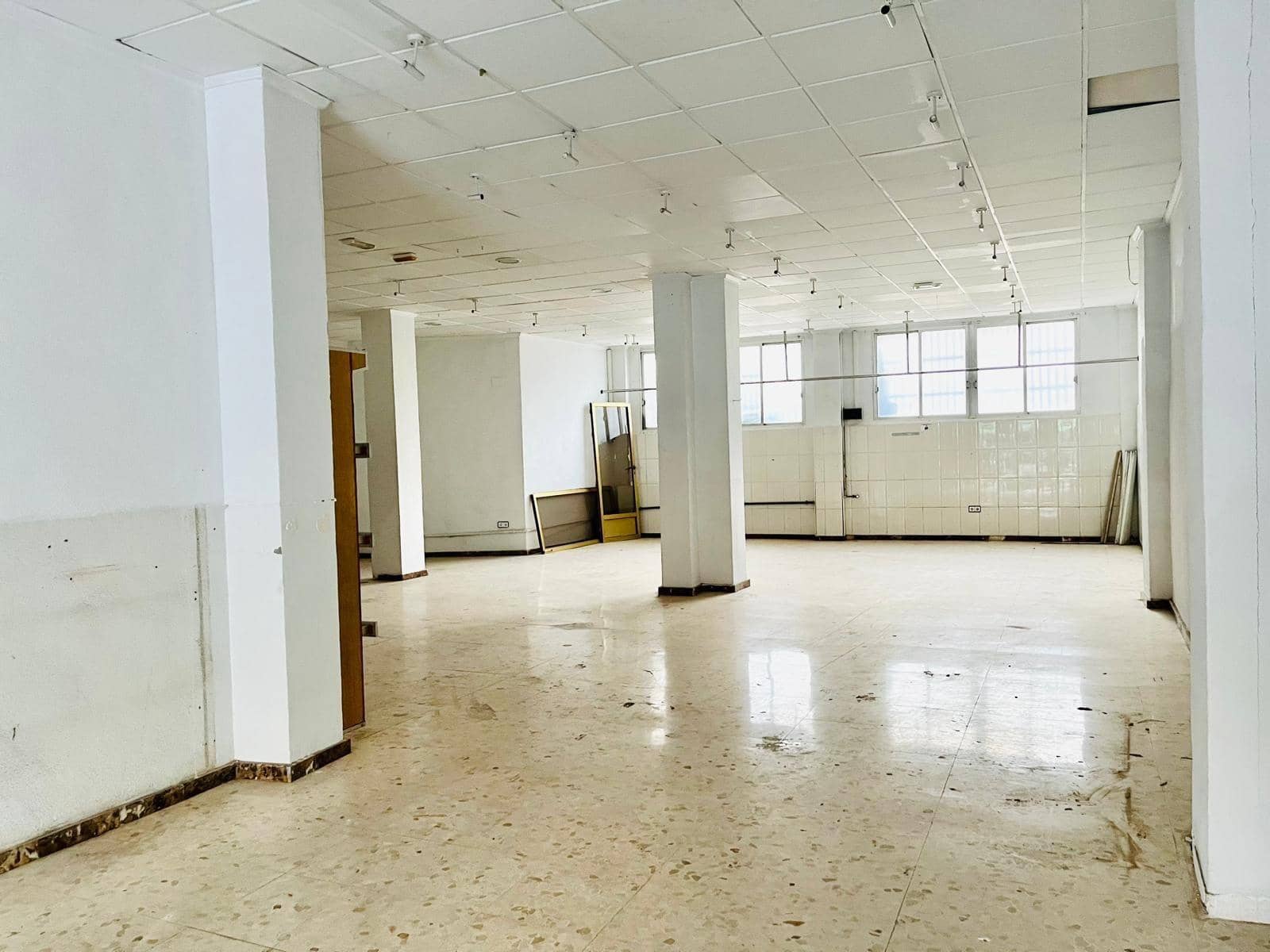 Commercieel te huur in Elche / Elx - € 650 (Ref: 10089610)