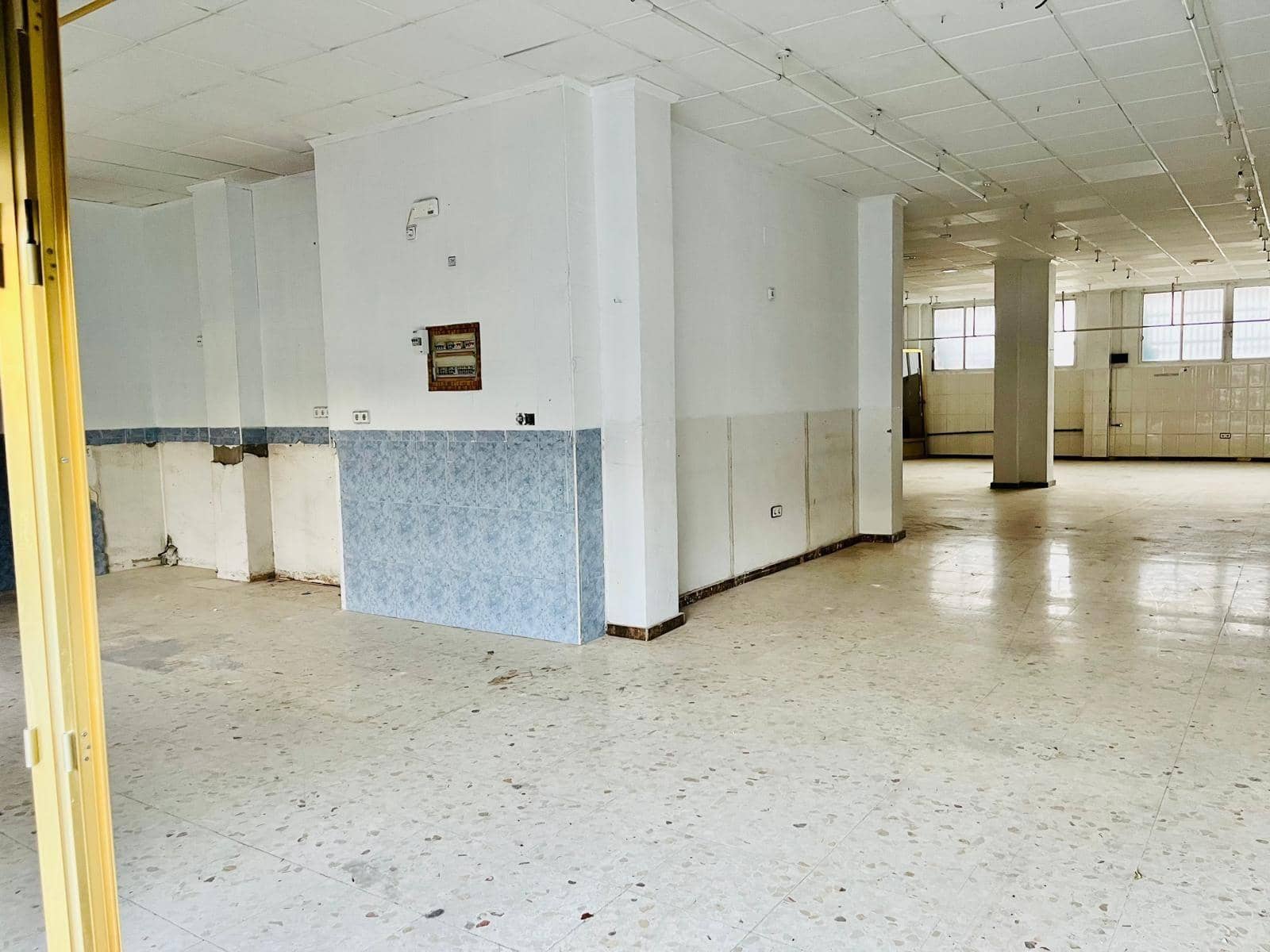 Commercieel te huur in Elche / Elx - € 650 (Ref: 10089610)