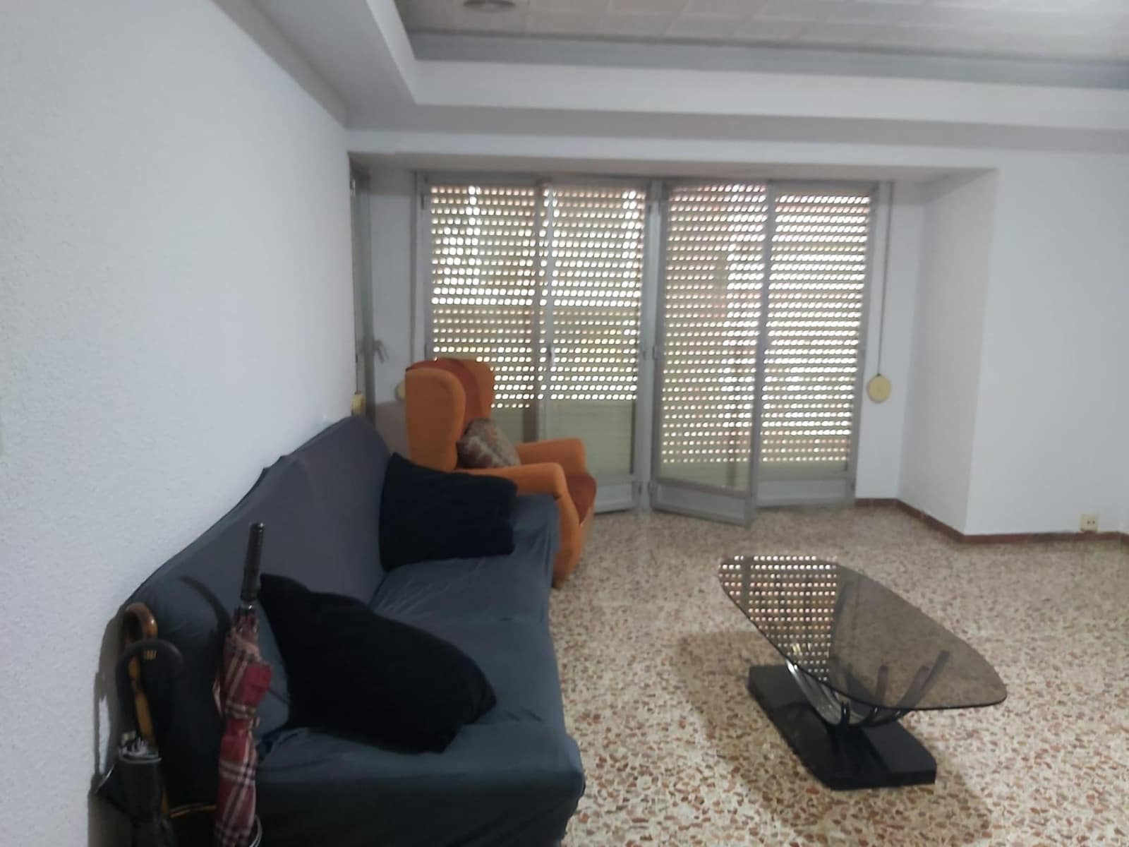 4 Zimmer Apartment zu vermieten in Elche / Elx - 300 € (Ref: 10120054)