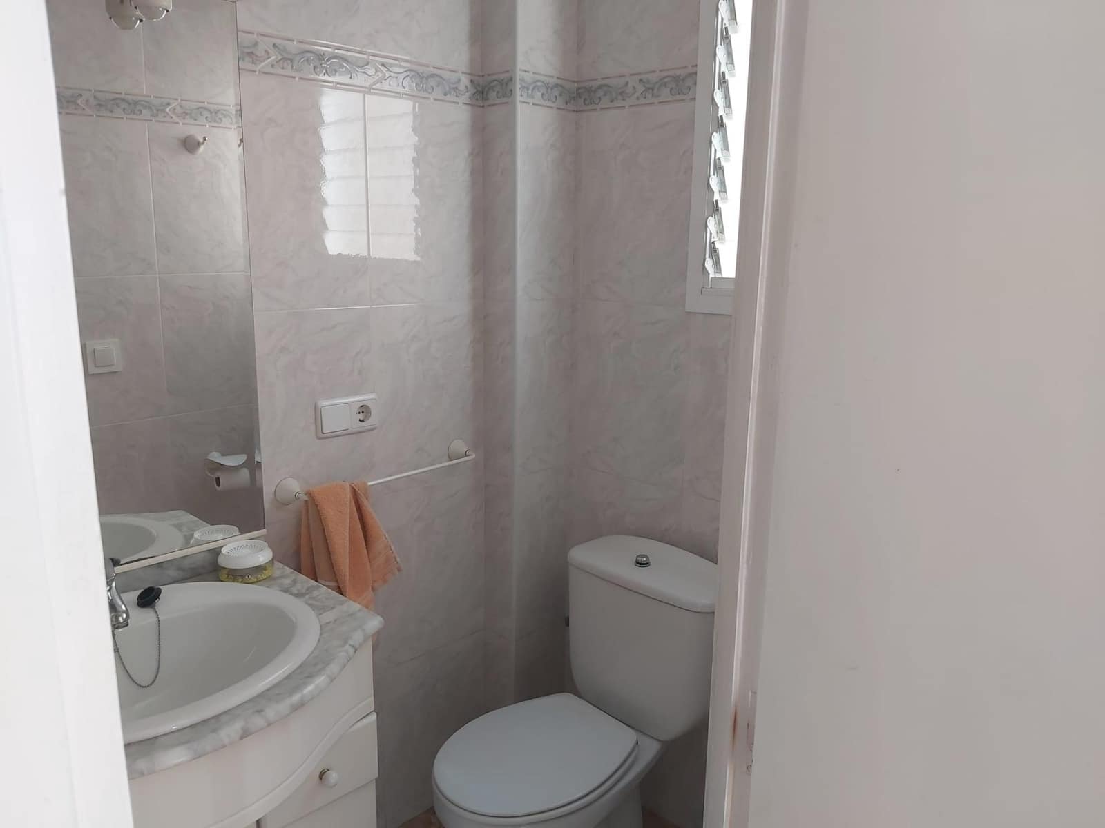4 Zimmer Apartment zu vermieten in Elche / Elx - 300 € (Ref: 10120054)