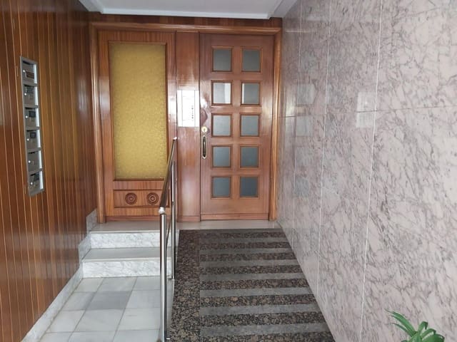 4 Zimmer Apartment zu vermieten in Elche / Elx - 300 € (Ref: 10120054)