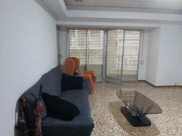 4 Zimmer Apartment zu vermieten in Elche / Elx - 300 € (Ref: 10120054)