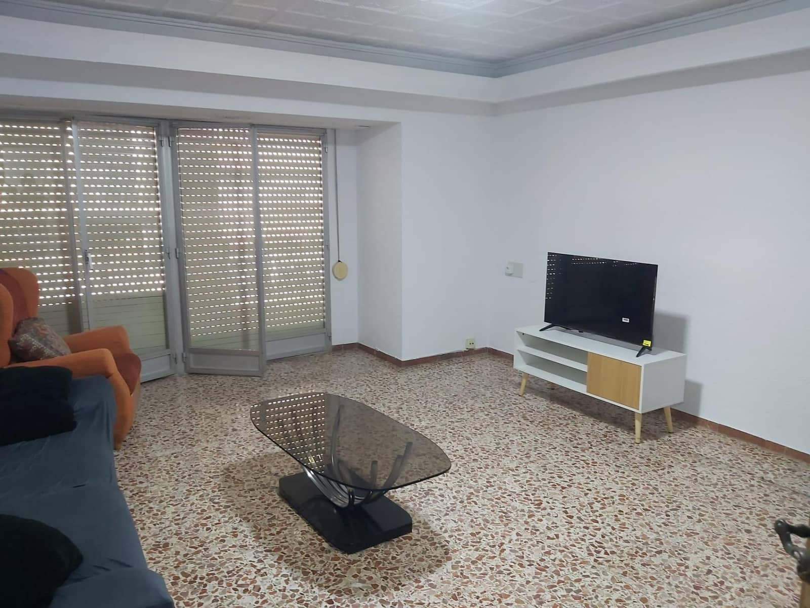 4 Zimmer Apartment zu vermieten in Elche / Elx - 300 € (Ref: 10120054)