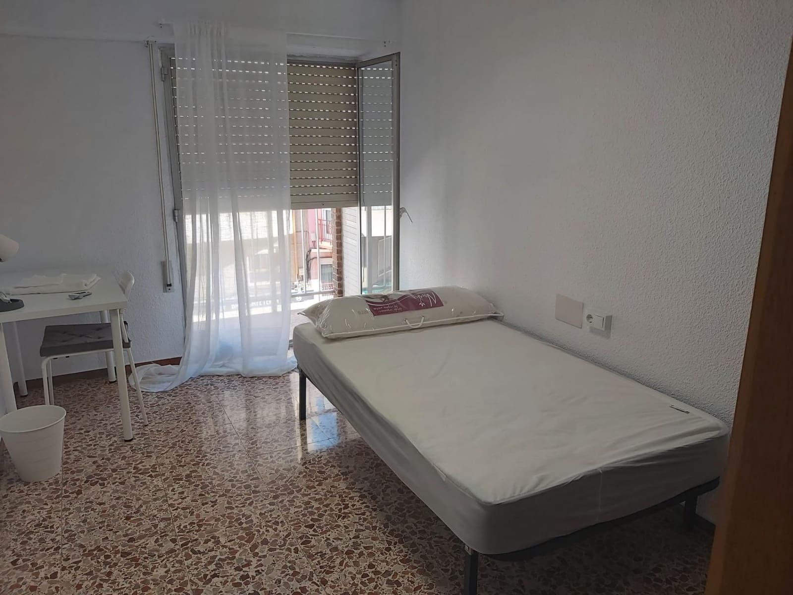4 Zimmer Apartment zu vermieten in Elche / Elx - 300 € (Ref: 10120054)