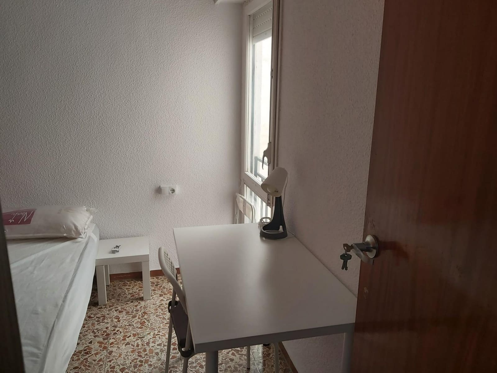 4 Zimmer Apartment zu vermieten in Elche / Elx - 300 € (Ref: 10120054)
