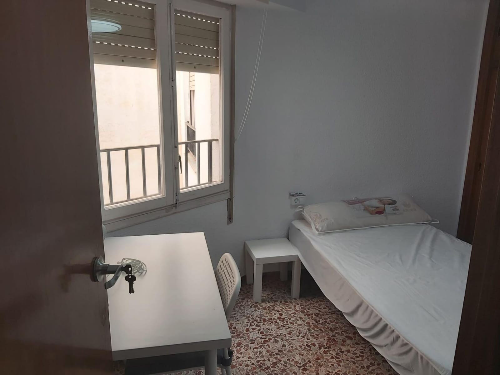 4 Zimmer Apartment zu vermieten in Elche / Elx - 300 € (Ref: 10120054)