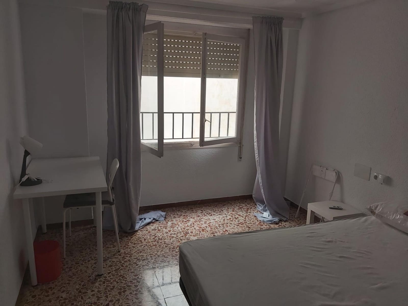 4 Zimmer Apartment zu vermieten in Elche / Elx - 300 € (Ref: 10120054)