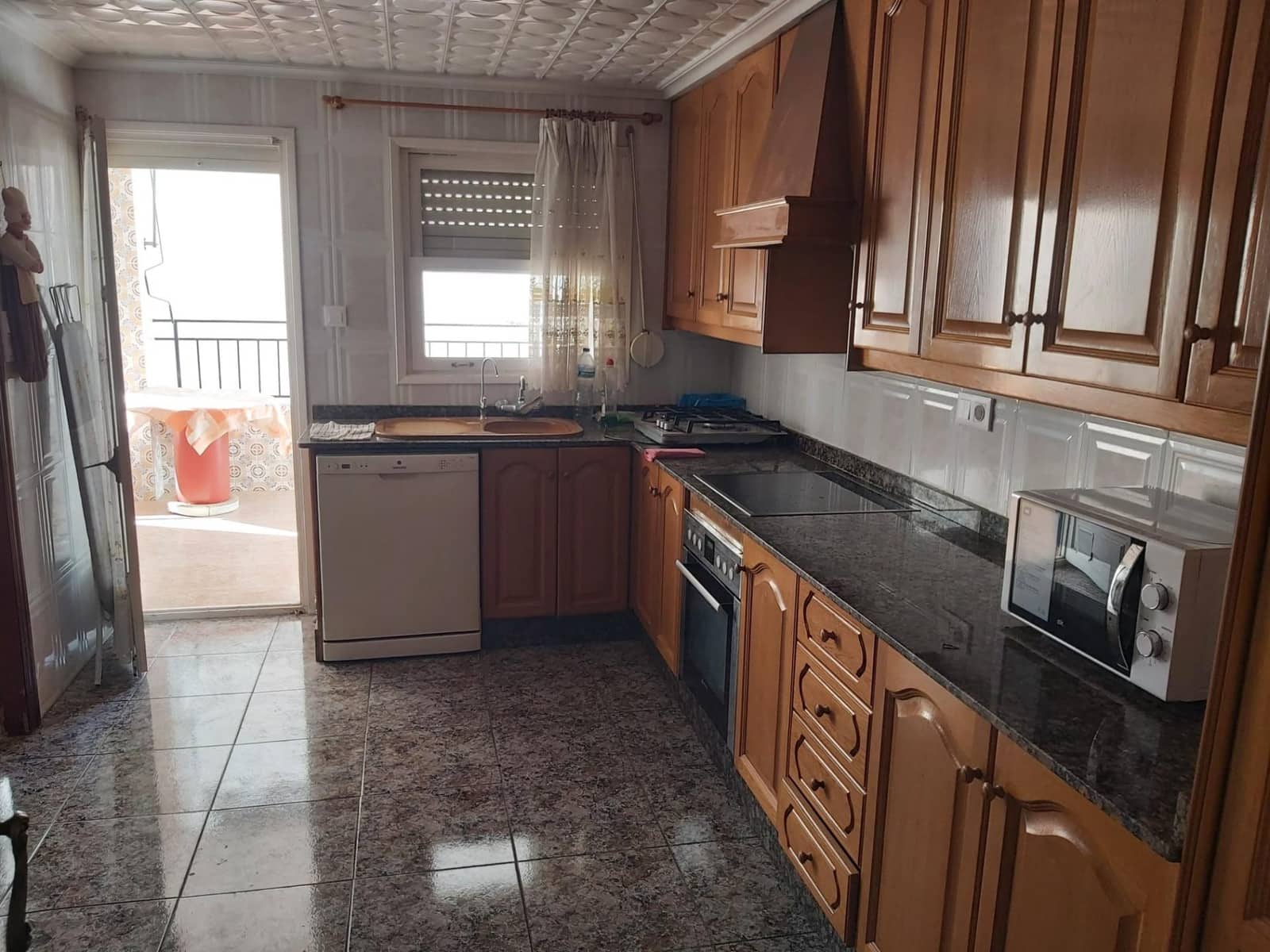 4 Zimmer Apartment zu vermieten in Elche / Elx - 300 € (Ref: 10120054)