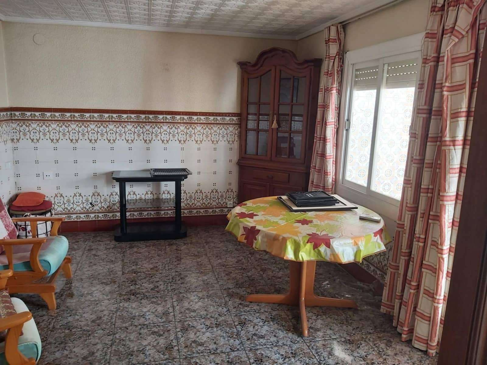 4 Zimmer Apartment zu vermieten in Elche / Elx - 300 € (Ref: 10120054)