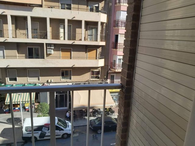 4 Zimmer Apartment zu vermieten in Elche / Elx - 300 € (Ref: 10120054)