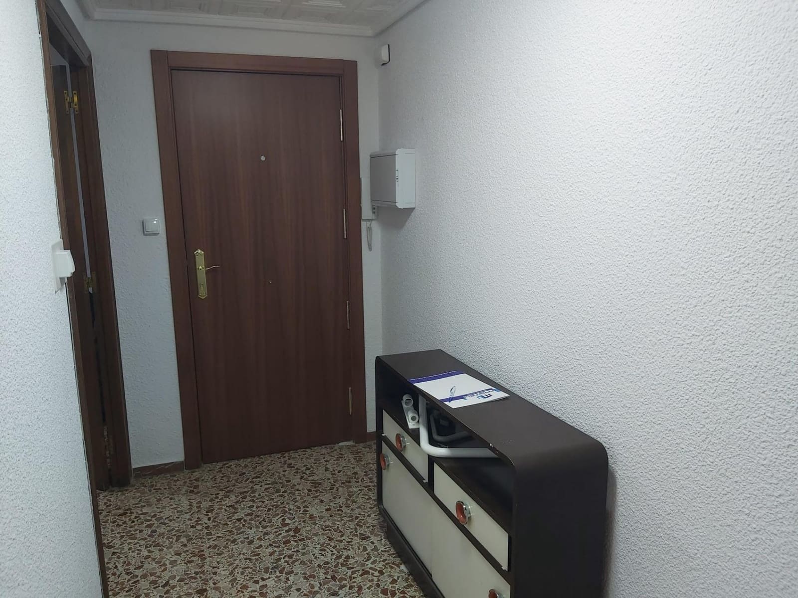 4 Zimmer Apartment zu vermieten in Elche / Elx - 300 € (Ref: 10120054)