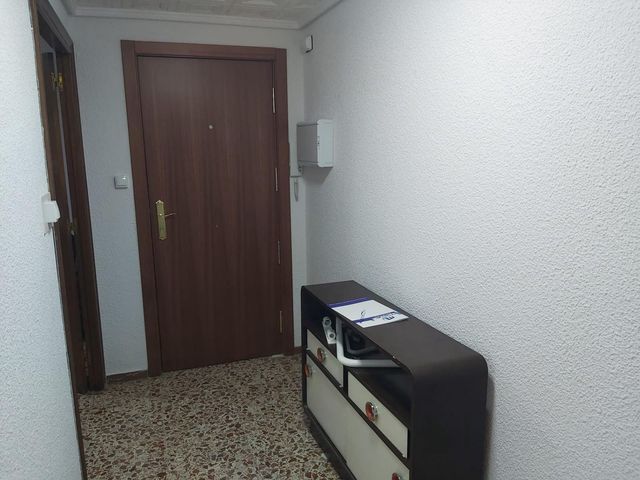 4 Zimmer Apartment zu vermieten in Elche / Elx - 300 € (Ref: 10120054)
