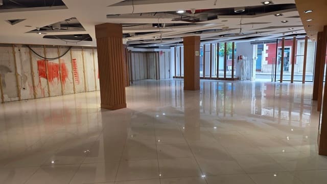 Local Commercial à louer à Centro, Elche / Elx - 2 300 € (Ref: 10130063)