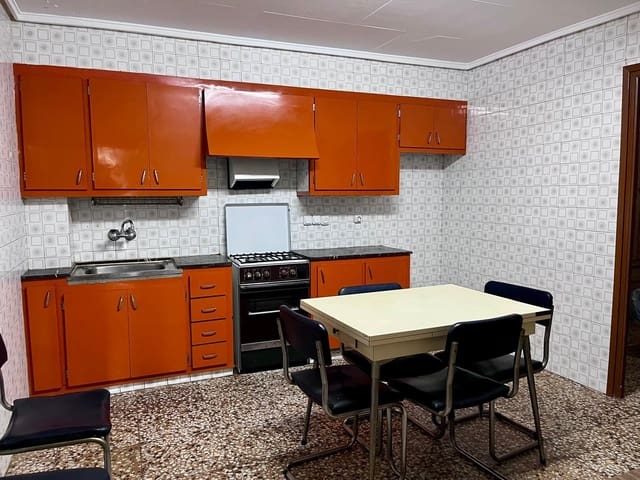 4 soveværelse Lejlighed til leje i Elche / Elx - € 700 (Ref: 10168636)