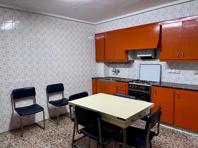 4 soveværelse Lejlighed til leje i Elche / Elx - € 700 (Ref: 10168636)
