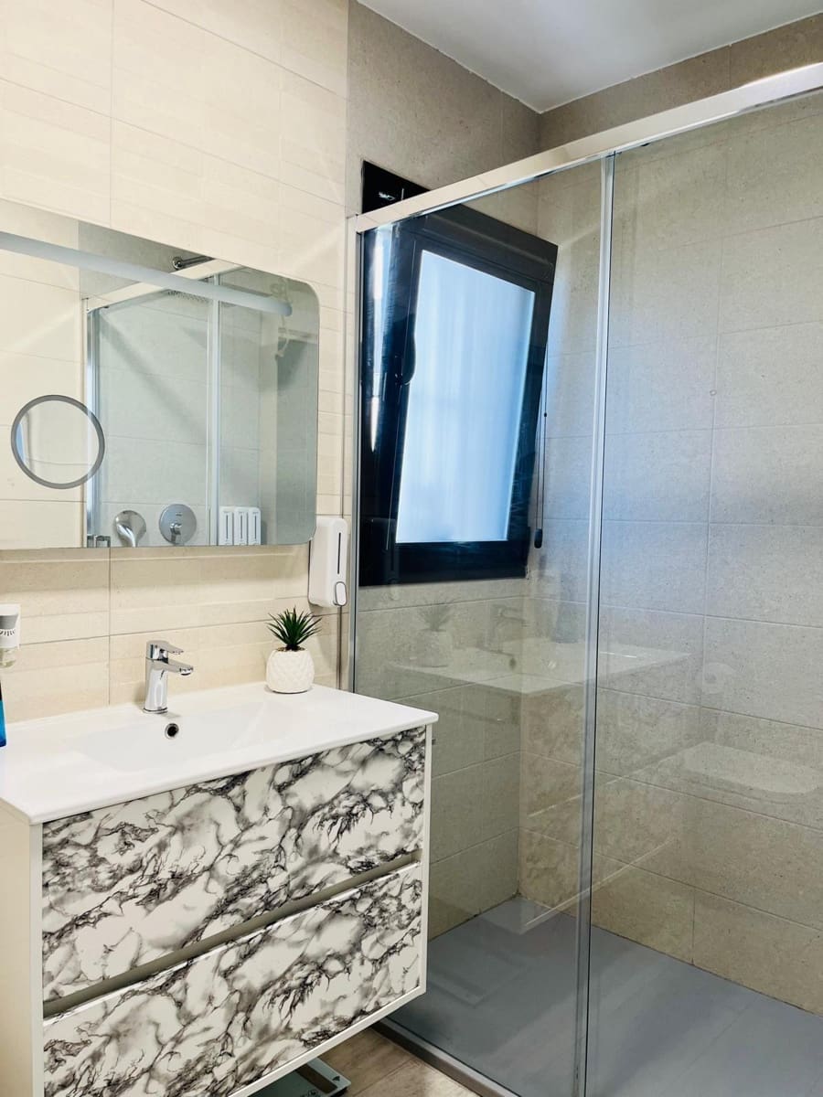 3 makuuhuone Asunto myytävänä paikassa Elche / Elx mukana uima-altaan 
autotalli - 330 000 € (Ref: 9528142)