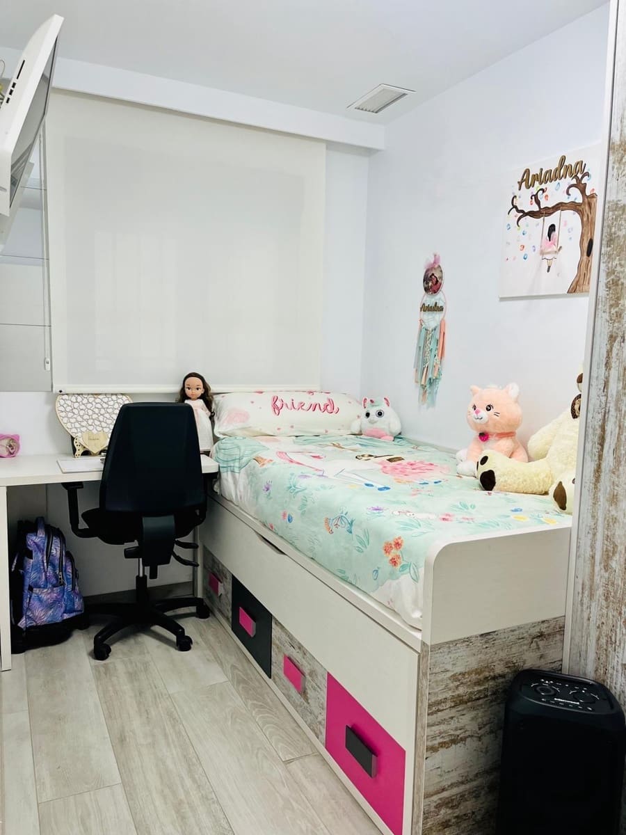 3 makuuhuone Asunto myytävänä paikassa Elche / Elx mukana uima-altaan 
autotalli - 330 000 € (Ref: 9528142)