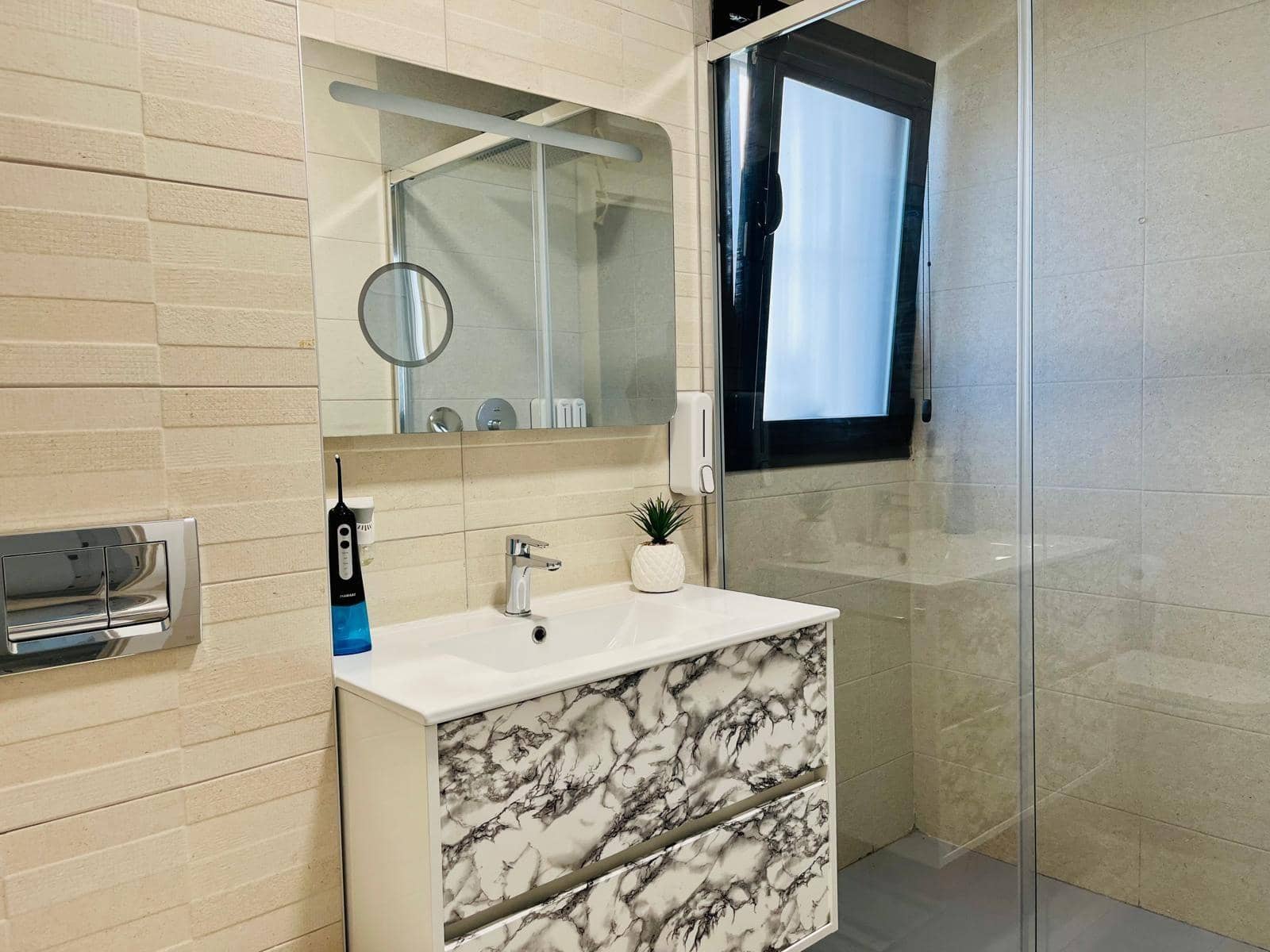 3 makuuhuone Asunto myytävänä paikassa Elche / Elx mukana uima-altaan 
autotalli - 330 000 € (Ref: 9528142)