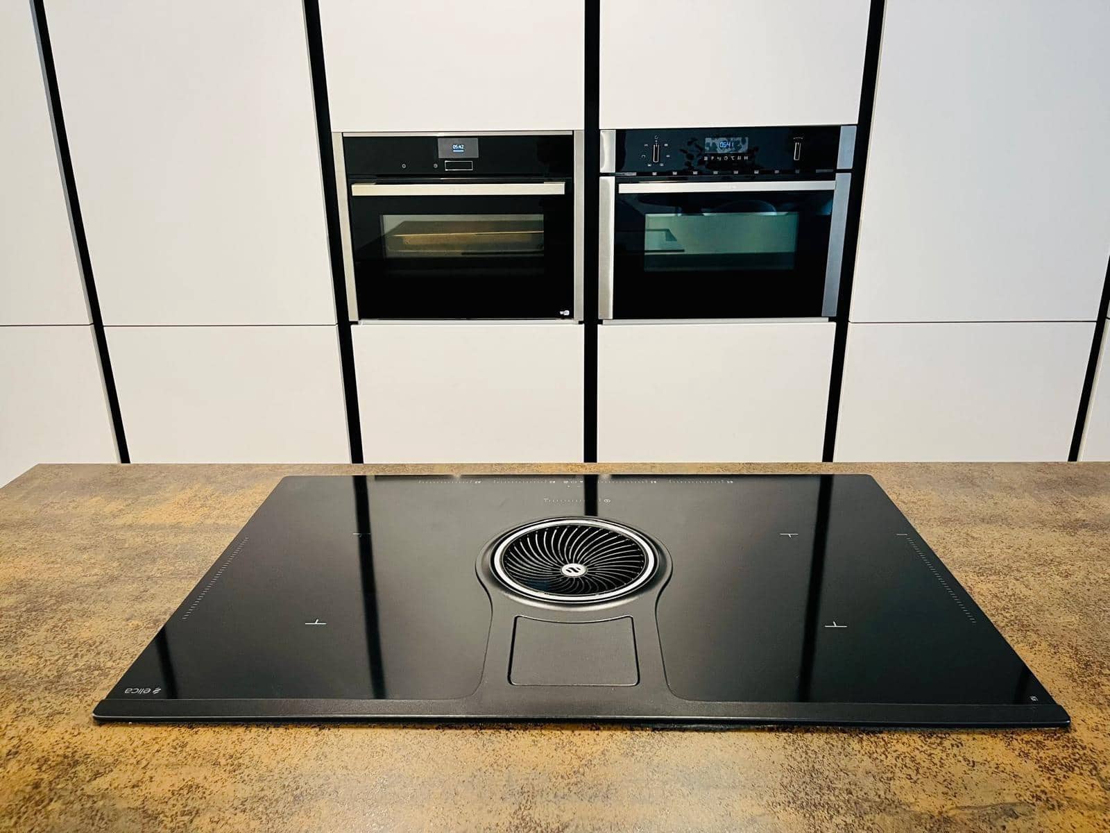 3 makuuhuone Asunto myytävänä paikassa Elche / Elx mukana uima-altaan 
autotalli - 330 000 € (Ref: 9528142)