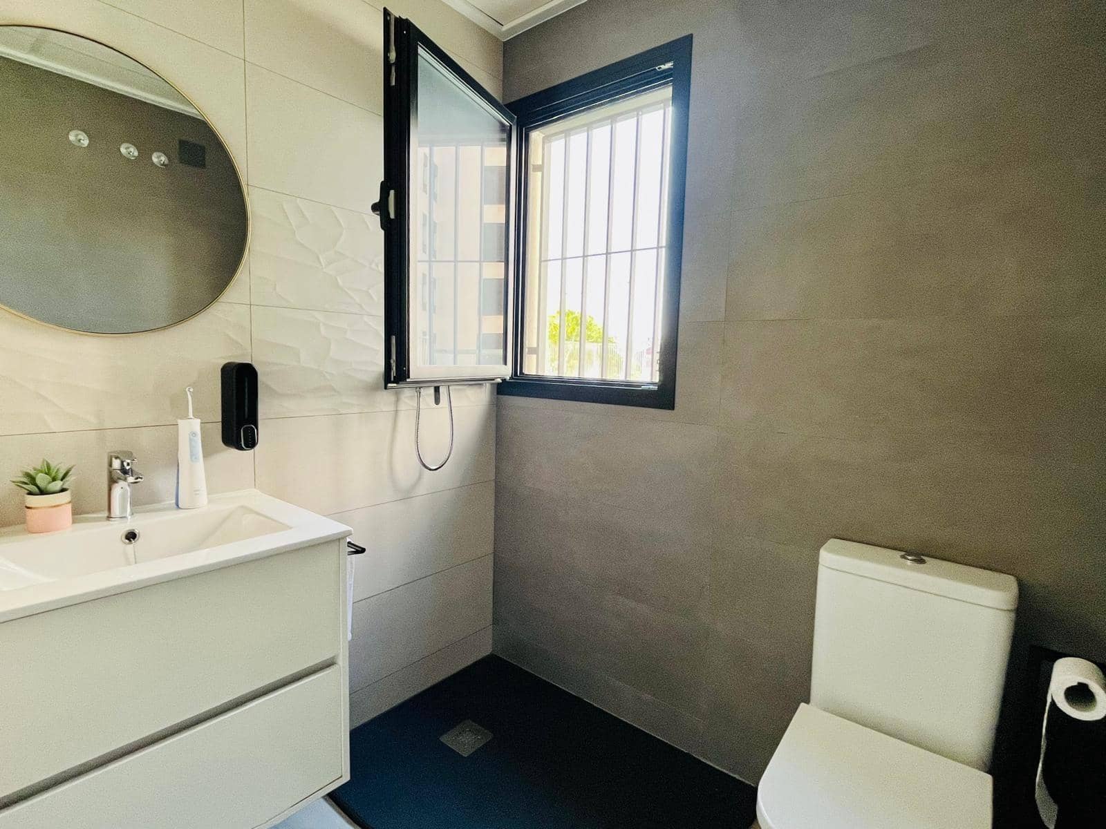 3 makuuhuone Asunto myytävänä paikassa Elche / Elx mukana uima-altaan 
autotalli - 330 000 € (Ref: 9528142)