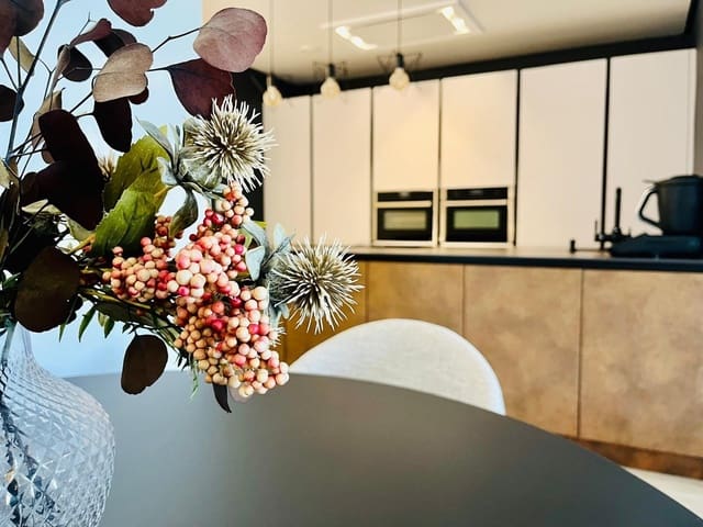 3 makuuhuone Asunto myytävänä paikassa Elche / Elx mukana uima-altaan 
autotalli - 330 000 € (Ref: 9528142)