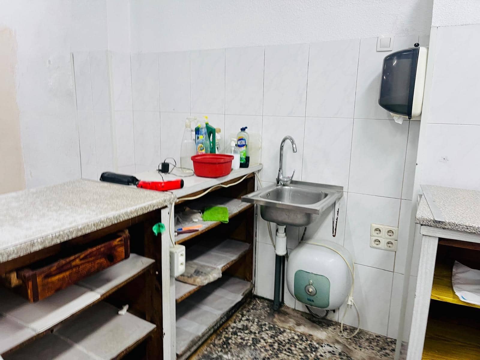 Kommersiell til salgs i Elche / Elx - € 55 000 (Ref: 9528147)