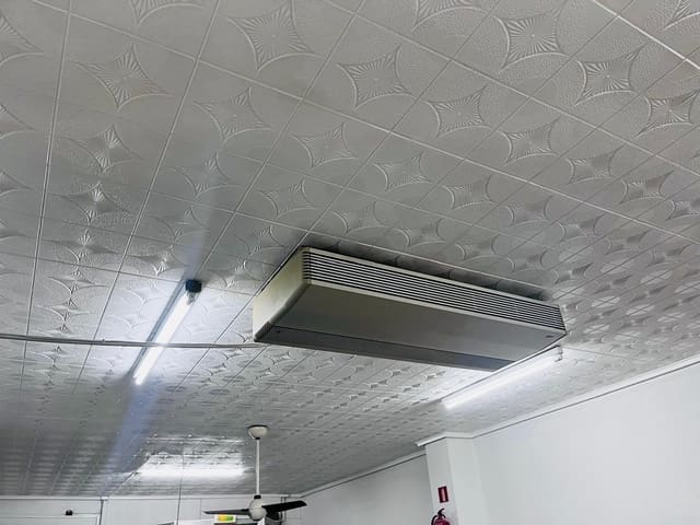 Kommersiell til salgs i Elche / Elx - € 55 000 (Ref: 9528147)