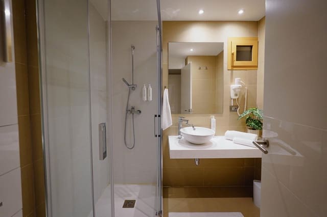 2 makuuhuone Asunto myytävänä paikassa Playa Poniente, Benidorm mukana uima-altaan - 495 000 € (Ref: 9528150)