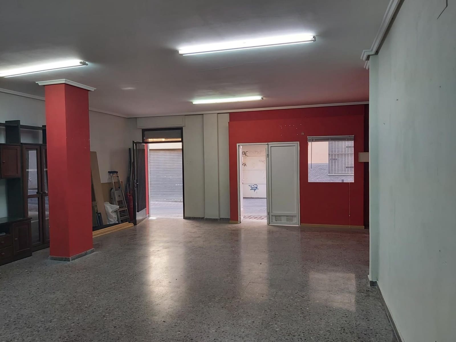 Commercial for sale in Elche / Elx - € 70,000 (Ref: 9528156)