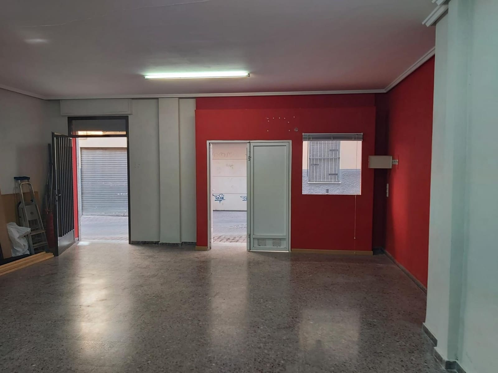 Commercial for sale in Elche / Elx - € 70,000 (Ref: 9528156)