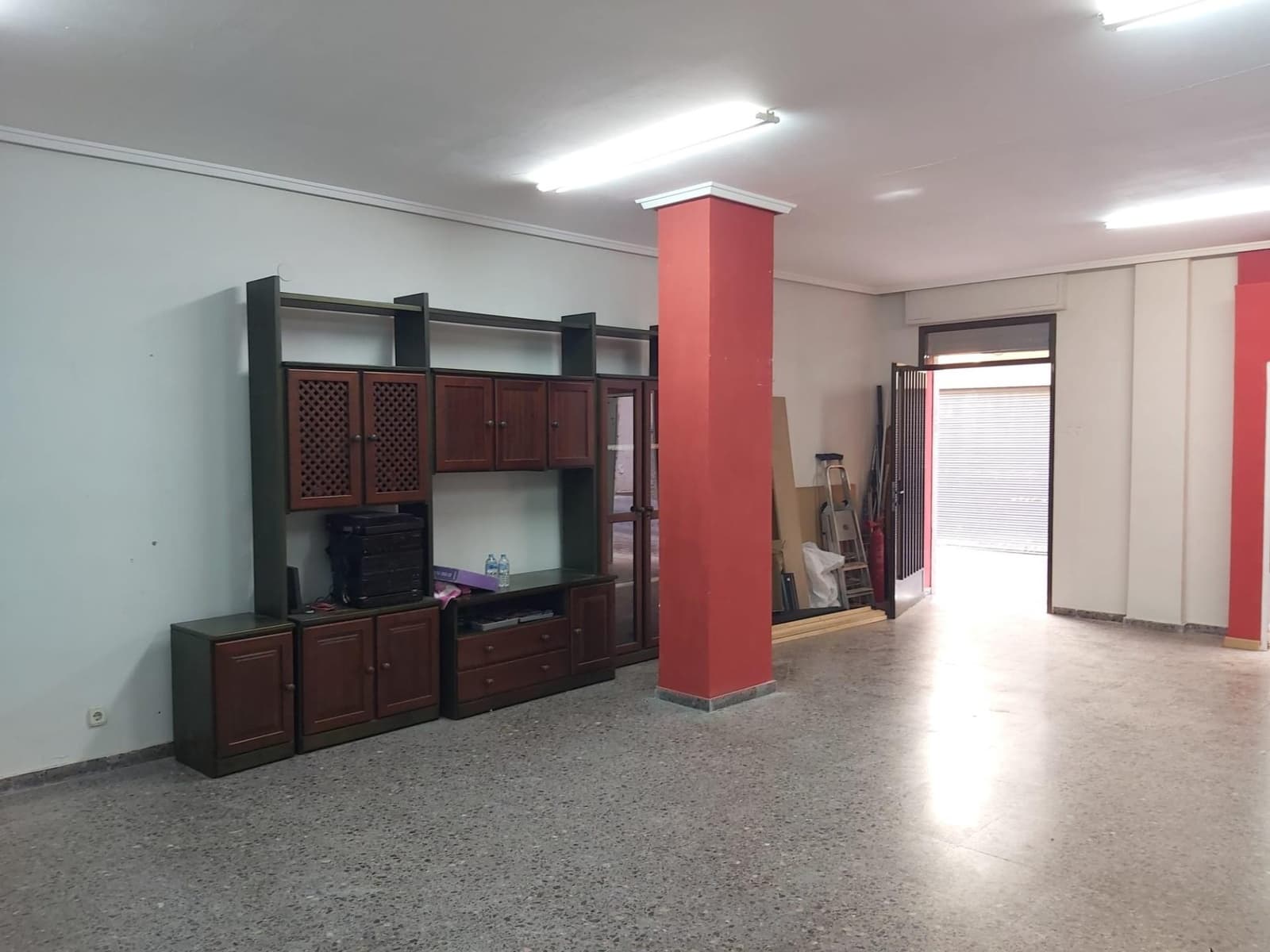 Commercial for sale in Elche / Elx - € 70,000 (Ref: 9528156)