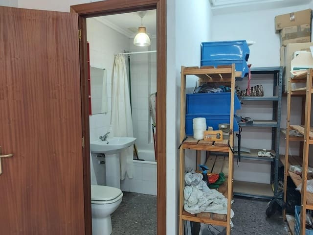 Commercial for sale in Elche / Elx - € 70,000 (Ref: 9528156)