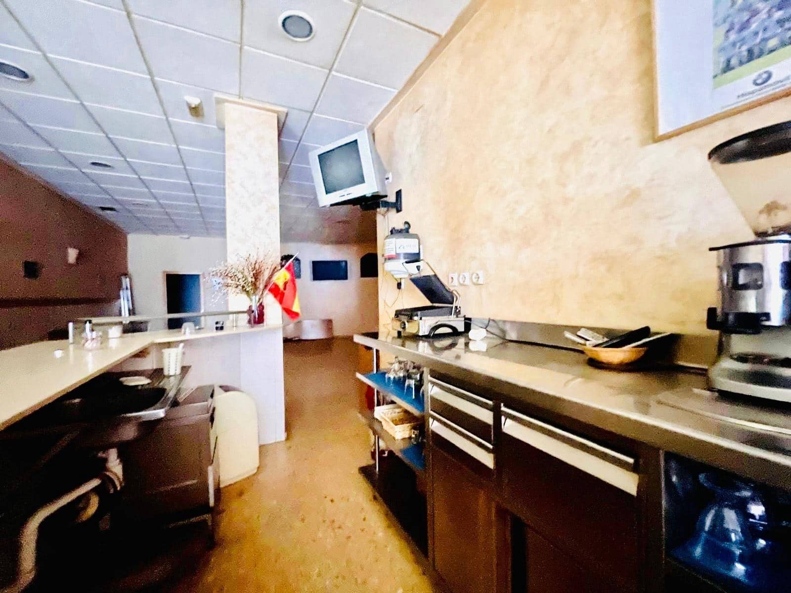 Kommersiell til salgs i Elche / Elx - € 120 000 (Ref: 9528157)