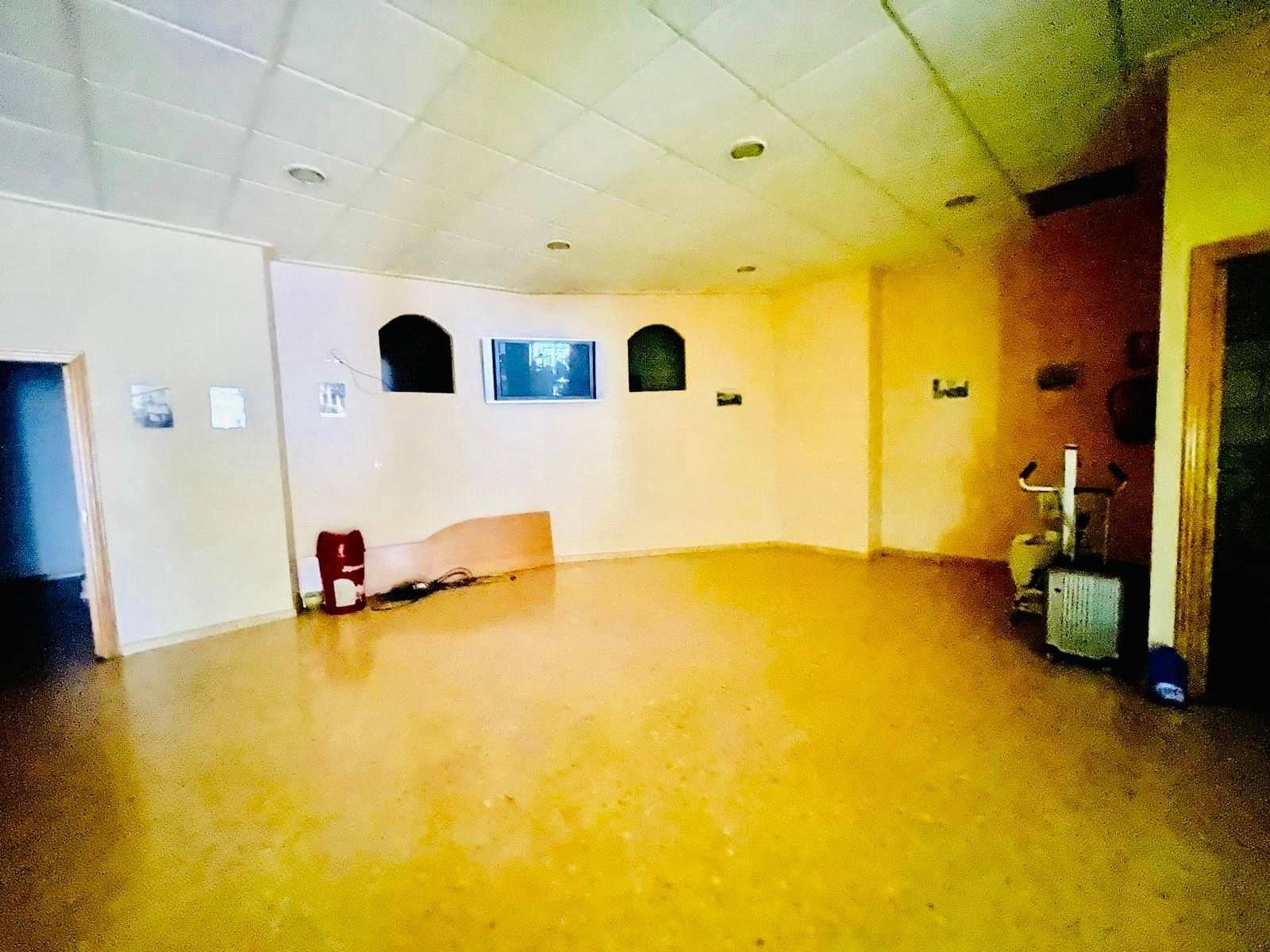 Kommersiell til salgs i Elche / Elx - € 120 000 (Ref: 9528157)