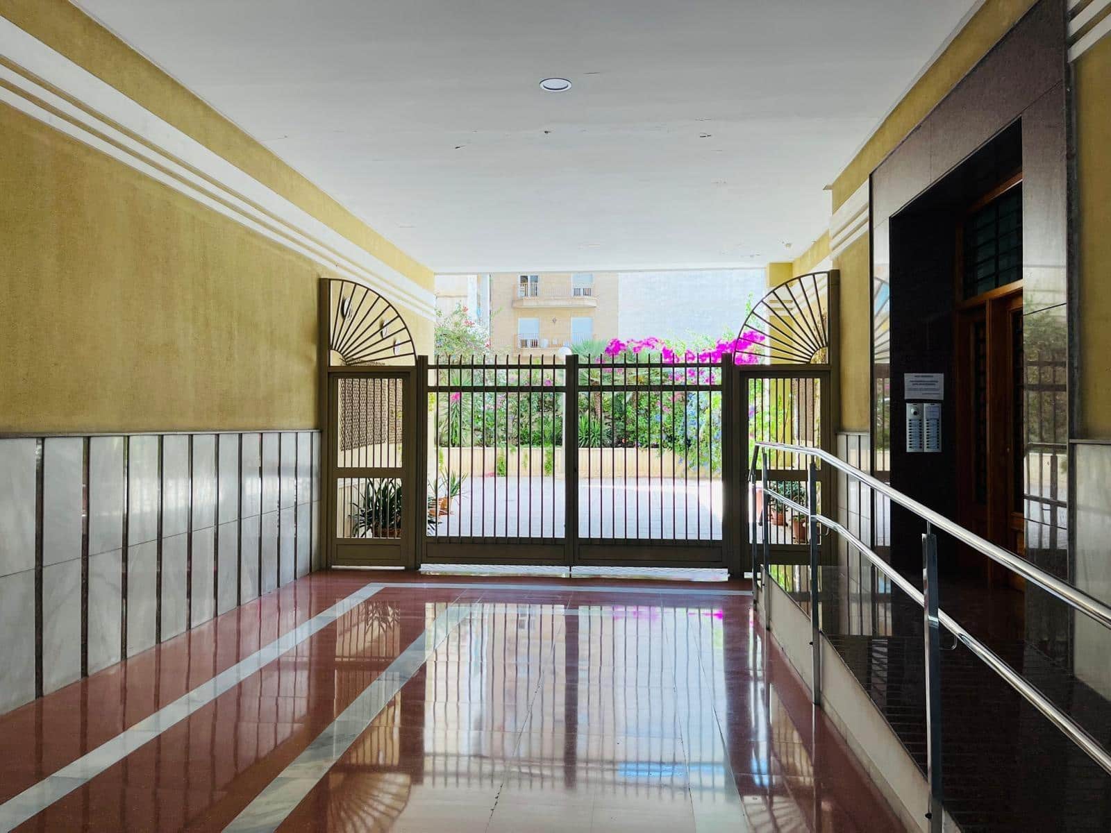 Piso de 3 habitaciones en Elche / Elx en venta con garaje - 250.000 € (Ref: 9528158)