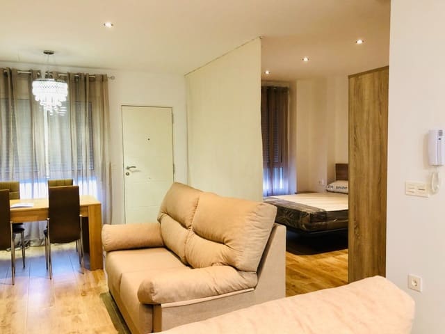 1 makuuhuone Ullakkoasunto vuokrattavana paikassa Elche / Elx - 700 € (Ref: 9528165)