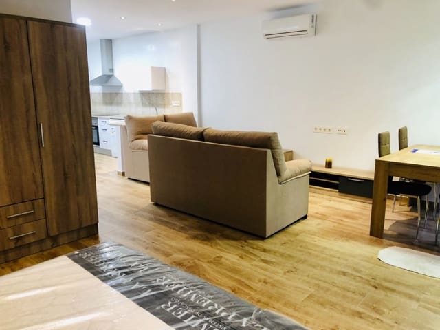 1 makuuhuone Ullakkoasunto vuokrattavana paikassa Elche / Elx - 700 € (Ref: 9528165)