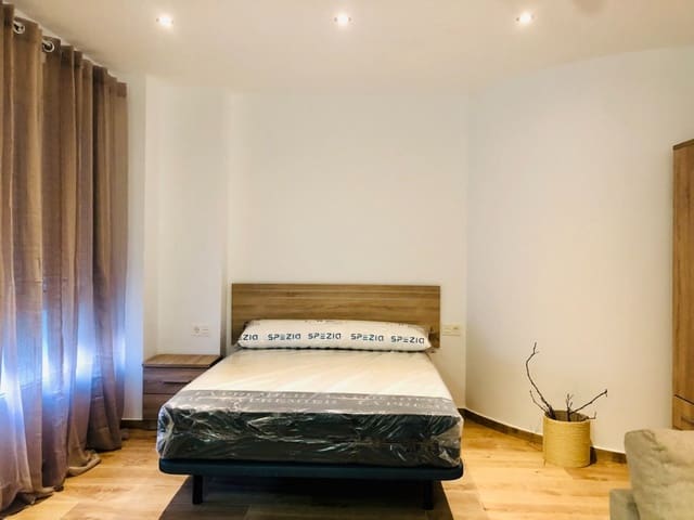 1 makuuhuone Ullakkoasunto vuokrattavana paikassa Elche / Elx - 700 € (Ref: 9528165)