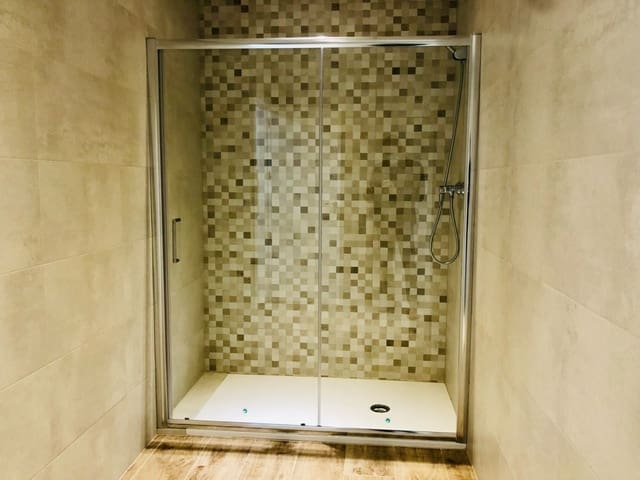 1 makuuhuone Ullakkoasunto vuokrattavana paikassa Elche / Elx - 700 € (Ref: 9528165)