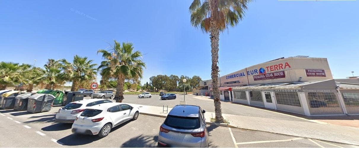 Comercial para venda em Guardamar del Segura - 220 000 € (Ref: 9541595)