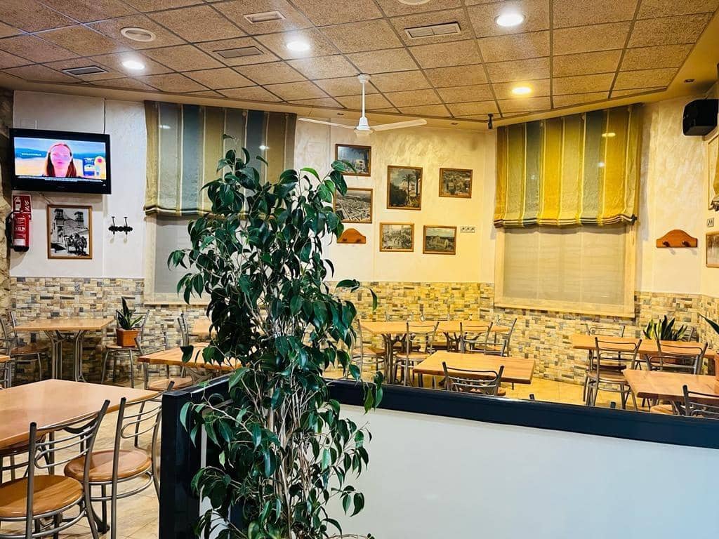 Erhverv til salg i Albatera med garage - € 240.000 (Ref: 9541596)