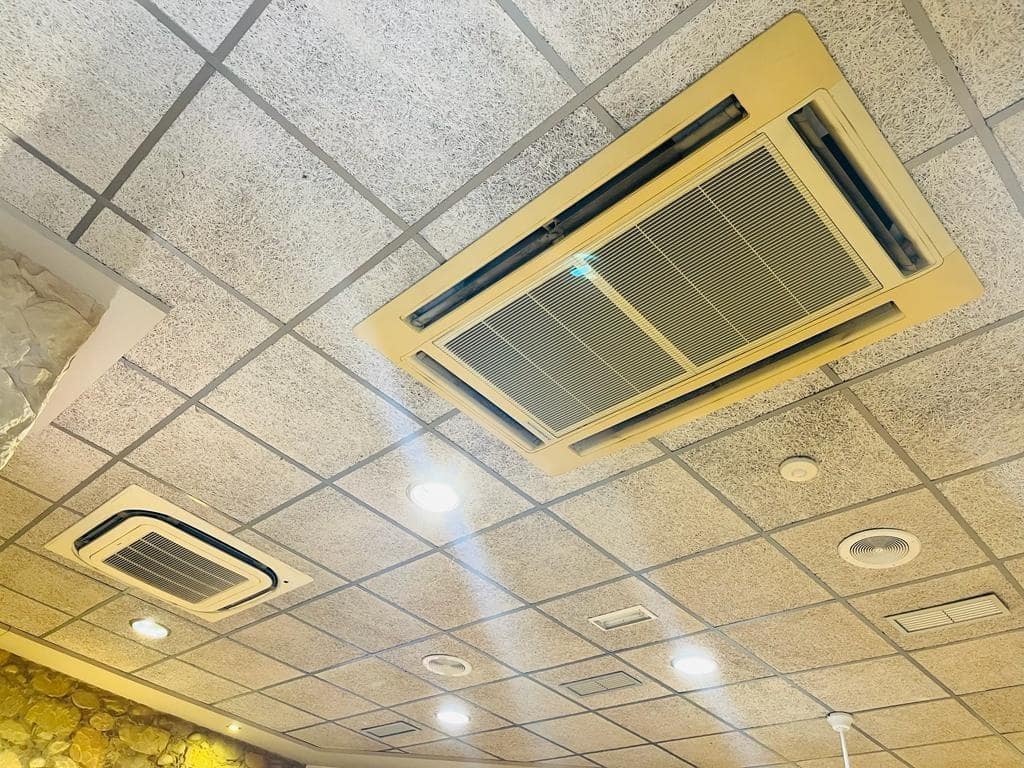 Erhverv til salg i Albatera med garage - € 240.000 (Ref: 9541596)