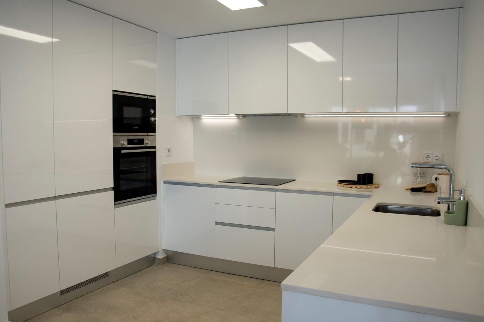 3 makuuhuone Huoneisto myytävänä paikassa Gran Alacant mukana uima-altaan 
autotalli - 405 000 € (Ref: 9543810)