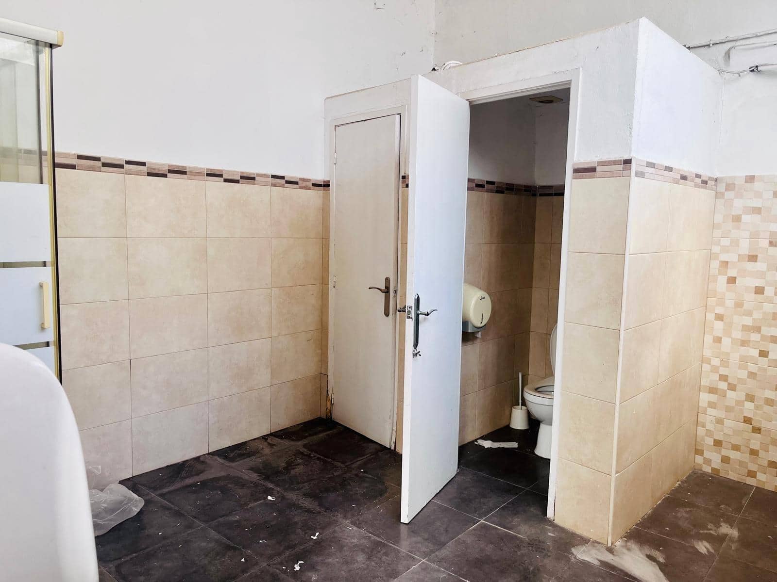 Business for sale in Matola - € 750,000 (Ref: 9551861)