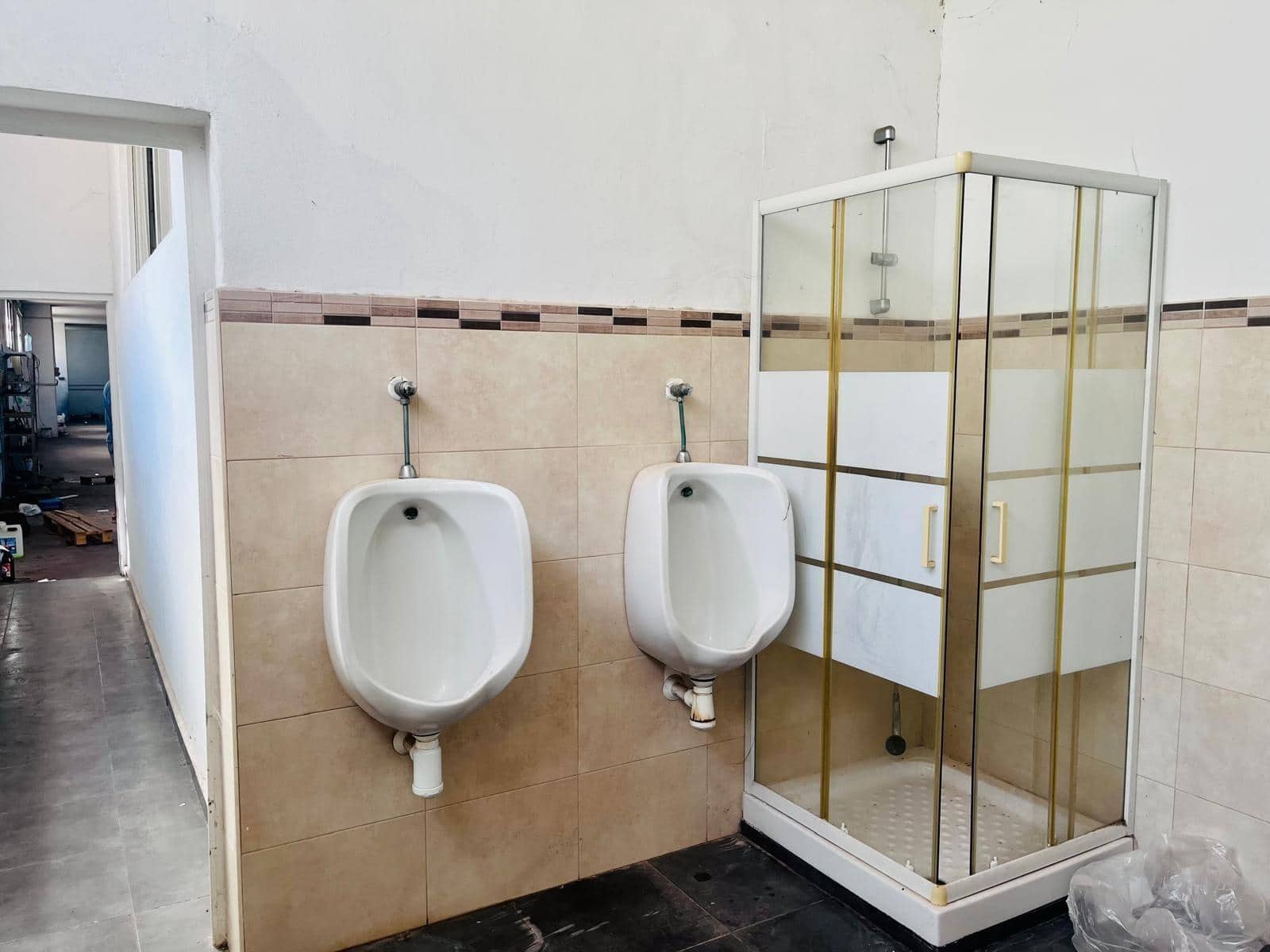 Virksomhed til leje i Matola - € 3.000 (Ref: 9551862)