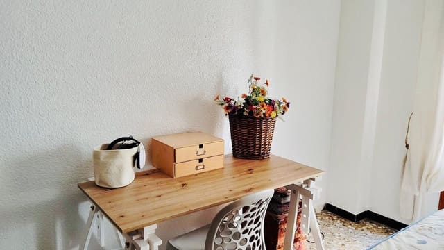 1 soveværelse Lejlighed til leje i Centro, Elche / Elx - € 300 (Ref: 9562048)