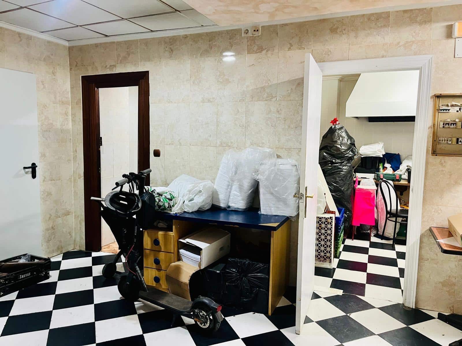 Kommersiell til salgs i Elche / Elx - € 85 000 (Ref: 9565399)